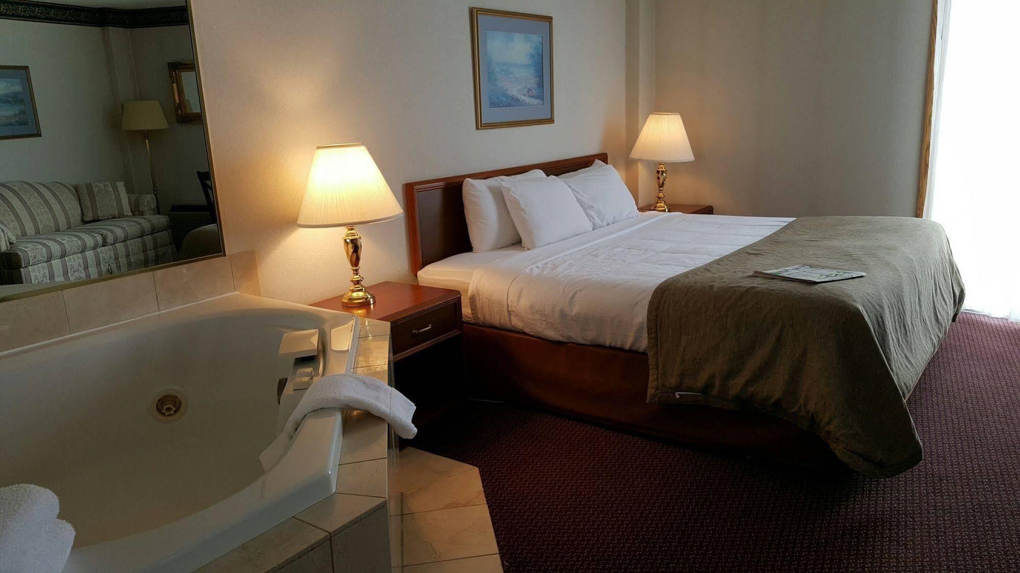 Best Western Plus Wausau Tower Inn Экстерьер фото