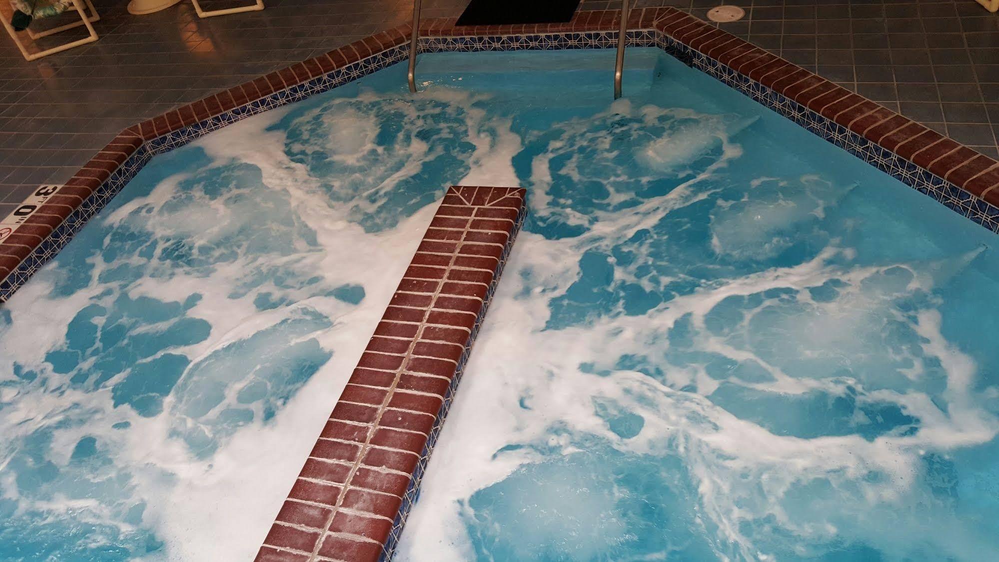 Best Western Plus Wausau Tower Inn Экстерьер фото