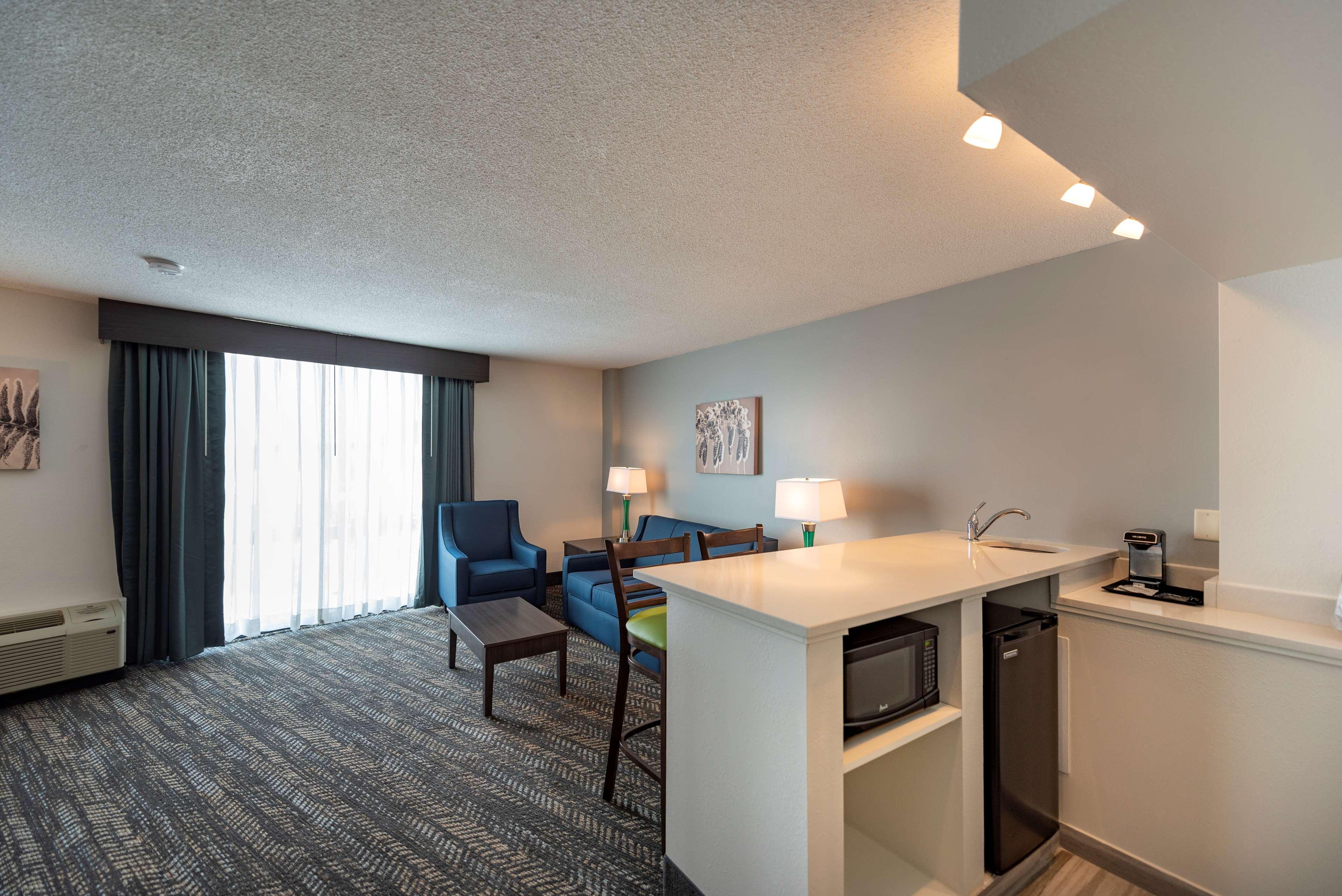 Best Western Plus Wausau Tower Inn Экстерьер фото