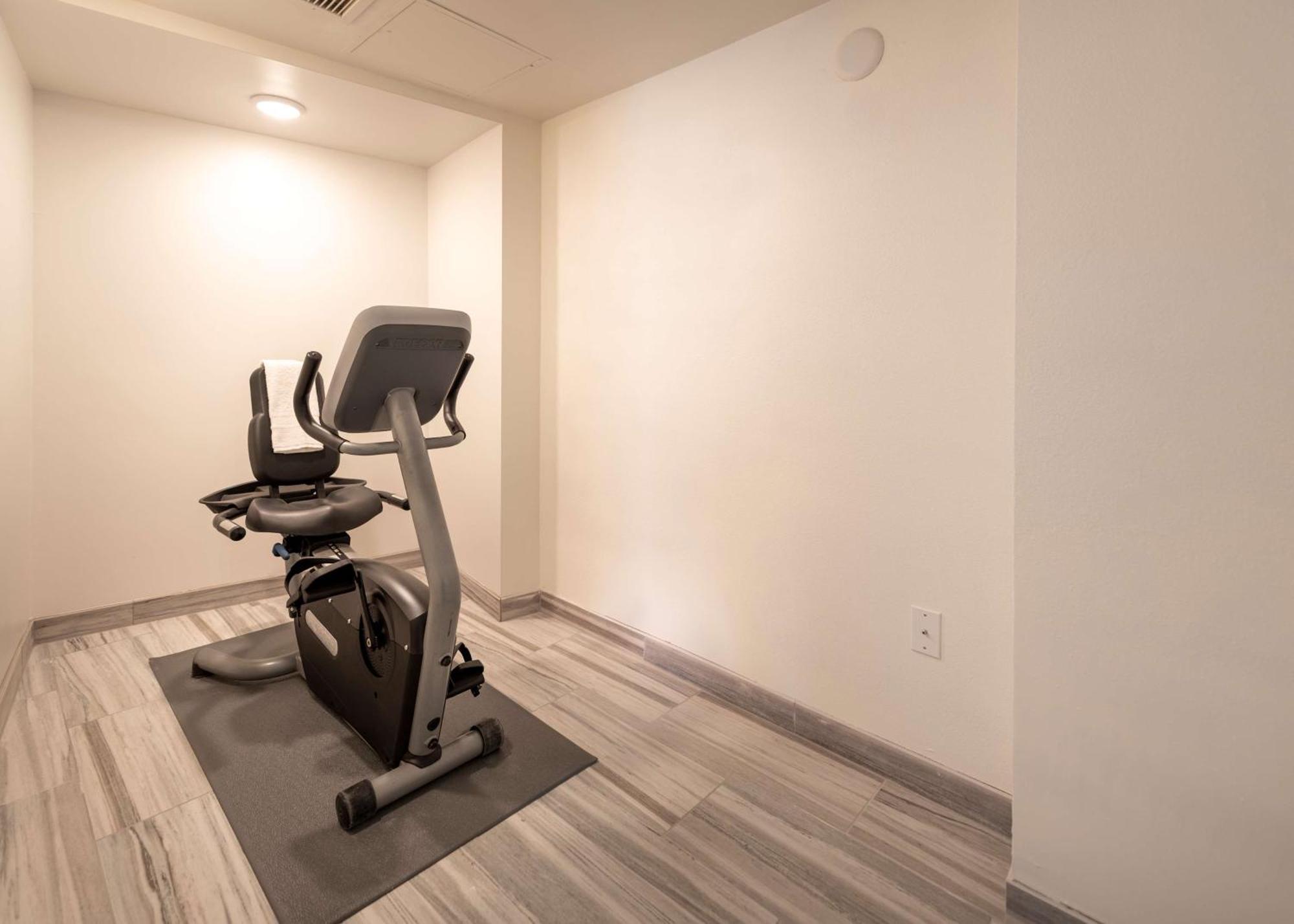 Best Western Plus Wausau Tower Inn Экстерьер фото