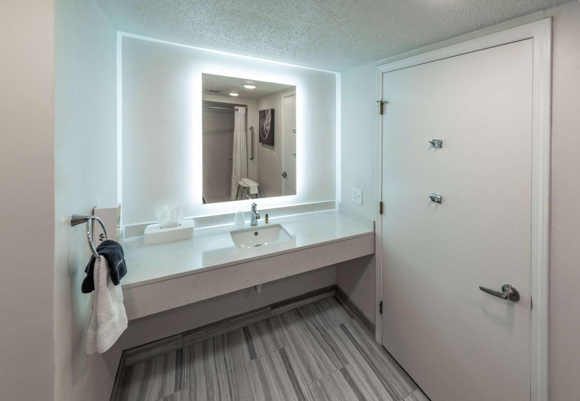 Best Western Plus Wausau Tower Inn Экстерьер фото