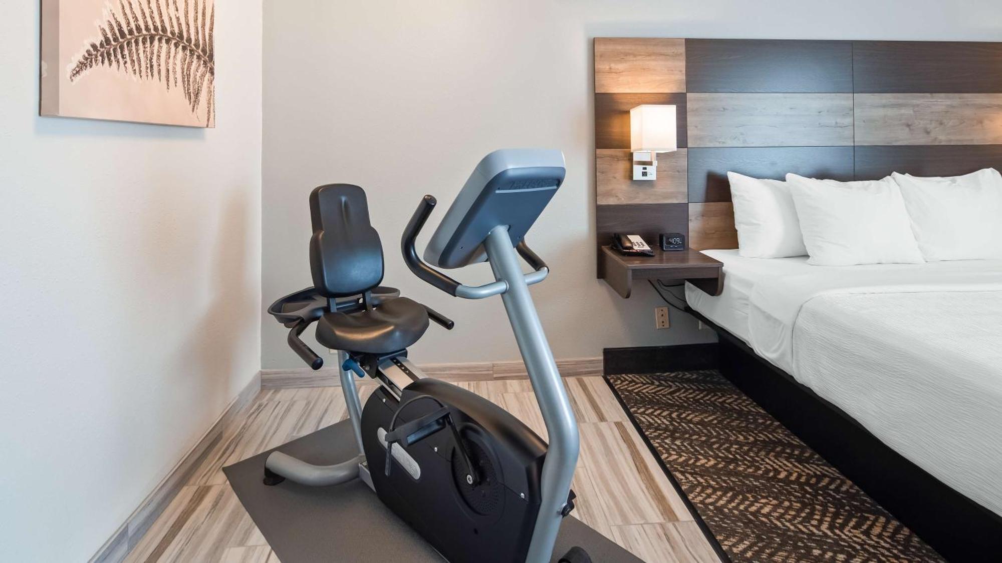 Best Western Plus Wausau Tower Inn Экстерьер фото