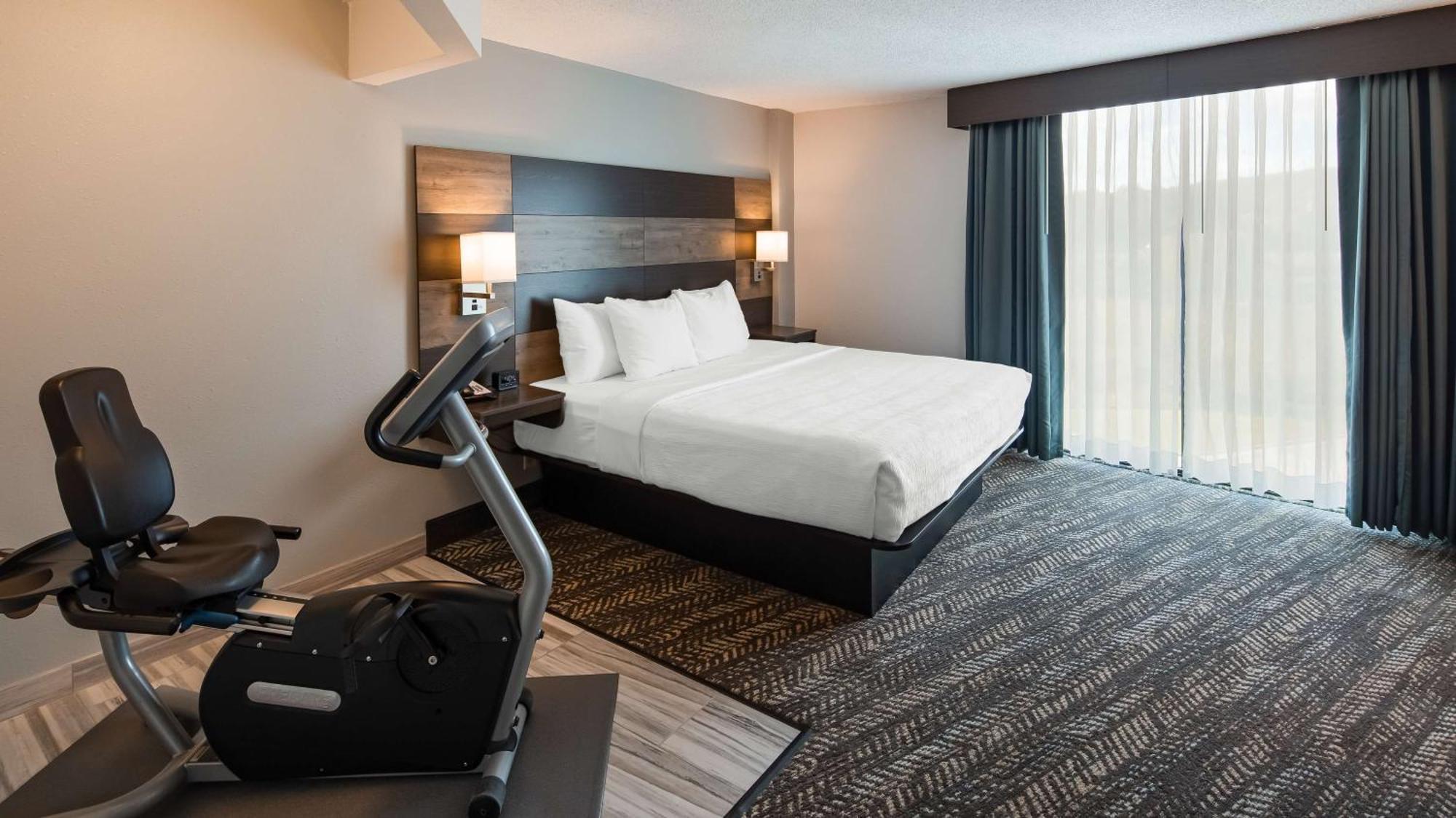 Best Western Plus Wausau Tower Inn Экстерьер фото