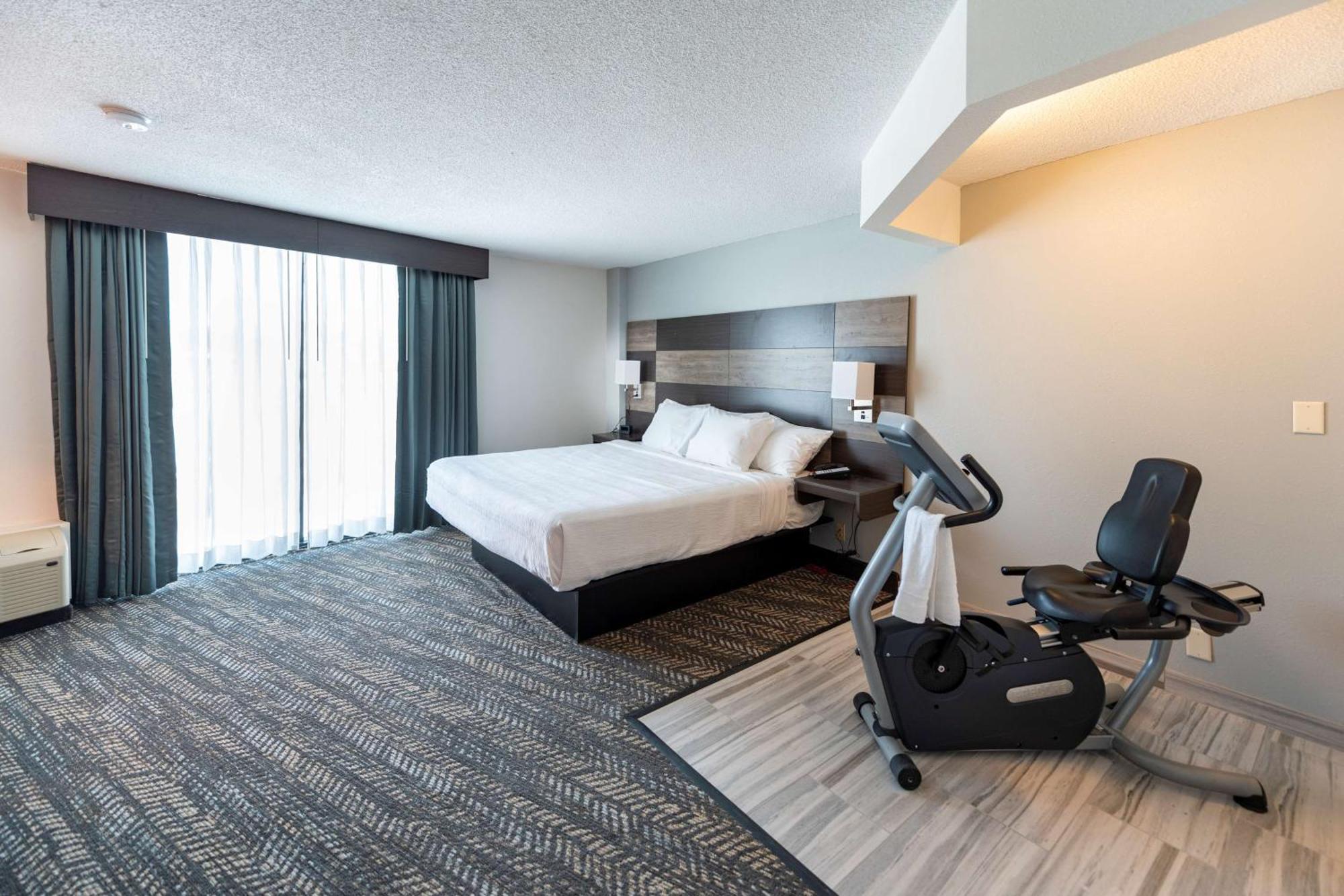 Best Western Plus Wausau Tower Inn Экстерьер фото