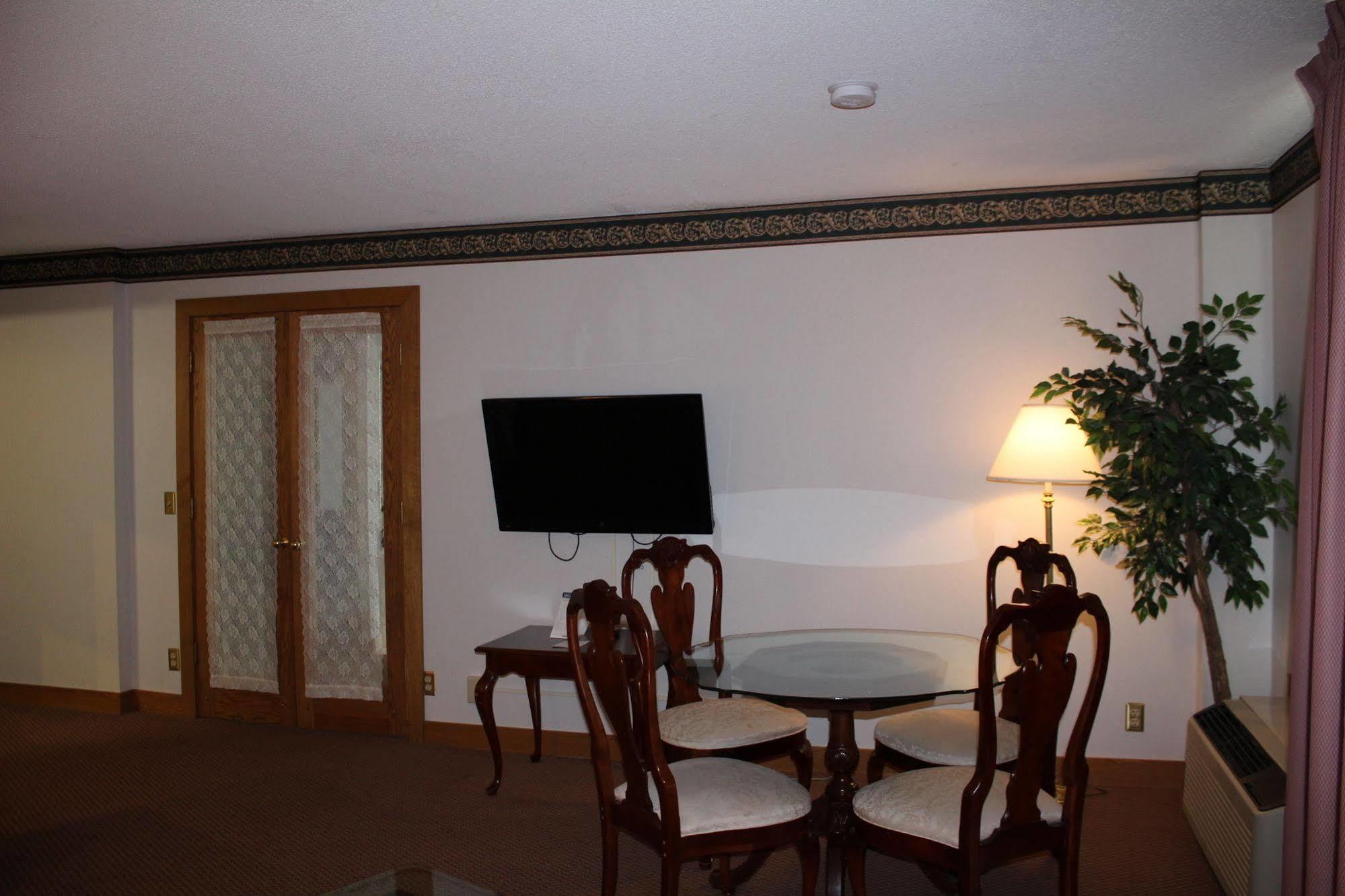Best Western Plus Wausau Tower Inn Экстерьер фото